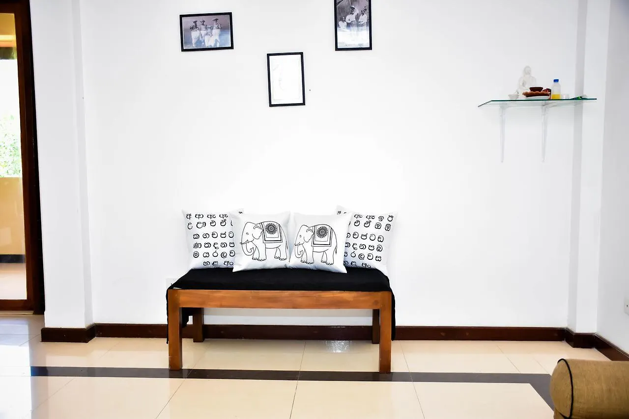 Sri Kandyan Bungalow 2*, Kandy
